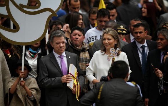 El Acuerdo de Paz con las Farc y los diálogos con el Eln, adelantados por el presidente Juan Manuel Santos, pueden tener cambios sustanciales en el gobierno de Iván Duqe. FOTO colprensa