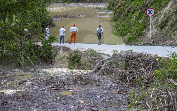 Ante le persistencia de la amenaza del río Cauca, EPM decidió inundar la casa de máquinas para proteger la vida de las comunidades y el proyecto. FOTO JUAN ANTONIO SÁNCHEZ