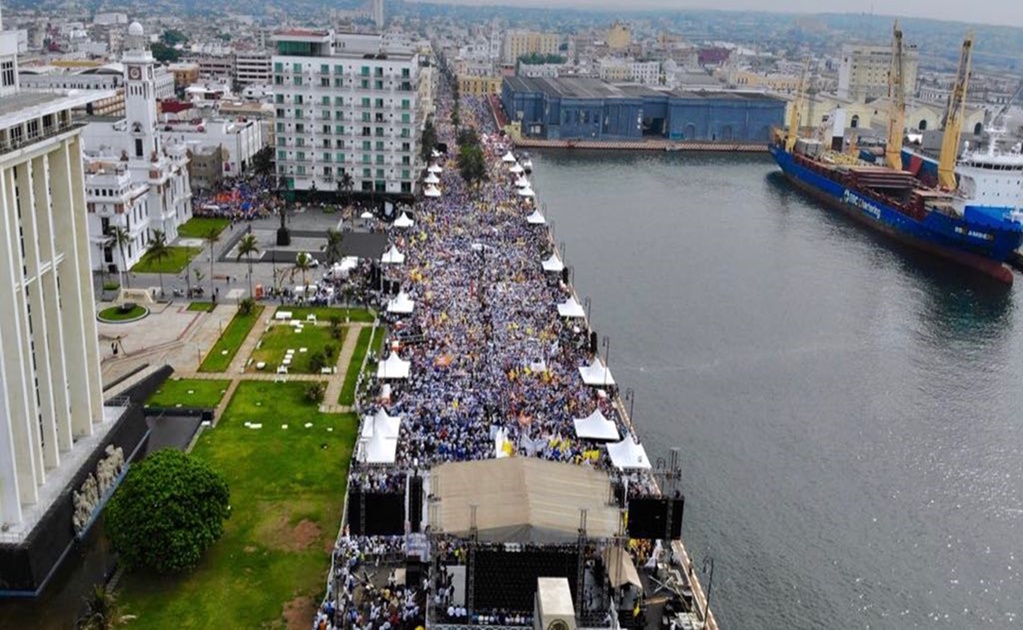 Yunes Márquez cierra campaña en el puerto de Veracruz