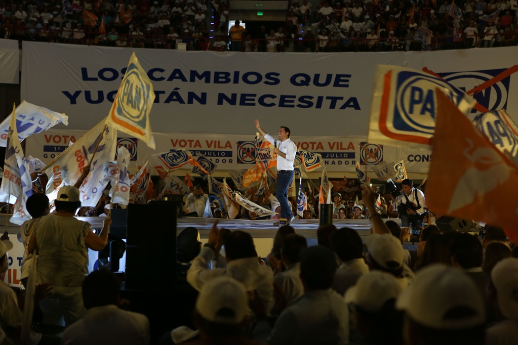 Mauricio Vila Dosal, candidato del PAN y Movimiento Ciudadano, durante su cierre de campaña